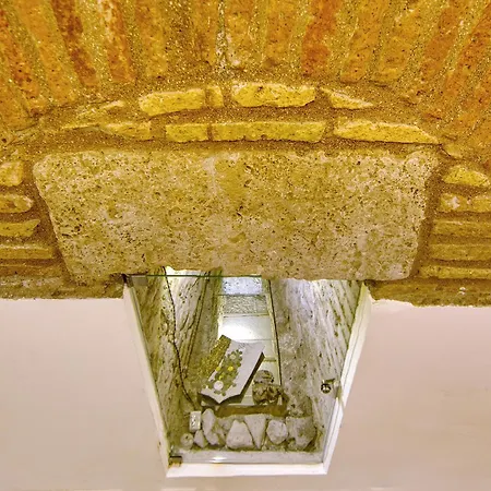 The Trendiest House Just Few Steps From The Colosseum Roma