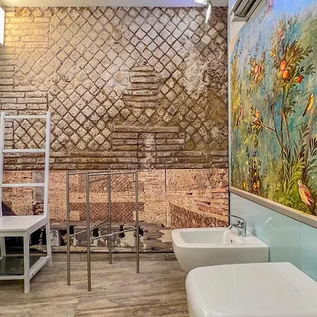 The Trendiest House Just Few Steps From The Colosseum