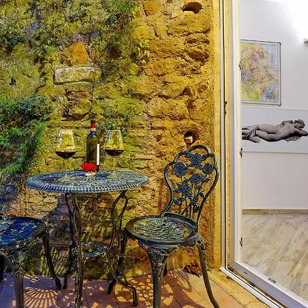 The Trendiest House Just Few Steps From The Colosseum Rome