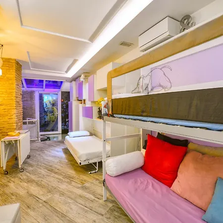 The Trendiest House Just Few Steps From The Colosseum *
